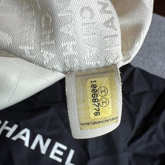 Chanel Ultimate Soft Hobo Bag - Picture 15 of 15